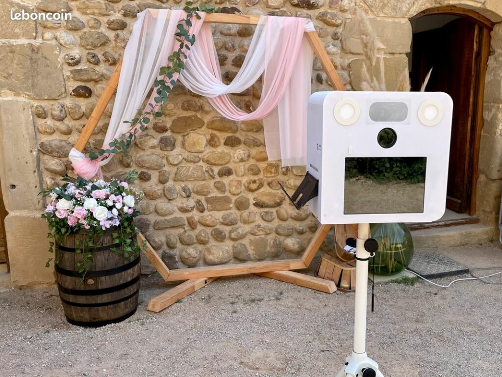 Location à Vitré : pourquoi choisir un PHOTOBOOTH (BORNE PHOTO) ?